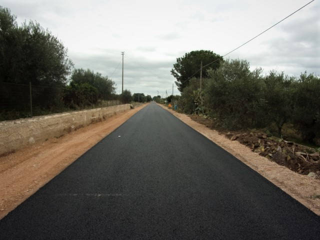 lavori di asfaltatura strada comunale castellaneta - Taranto