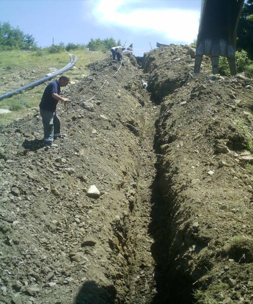 realizzazione scavi per nuovo acquedotto a Calitri - Avellino